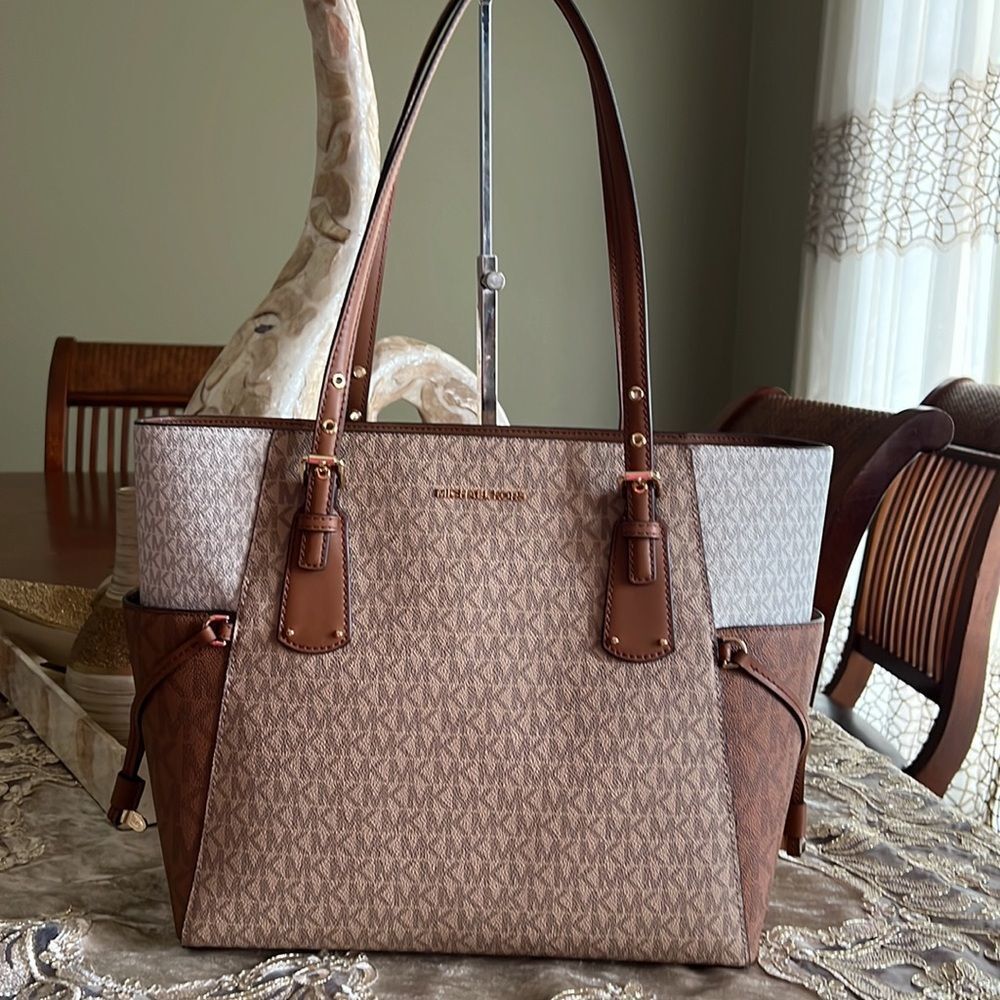Michael Kors signature logo tote bag - Picture 7 of 11
